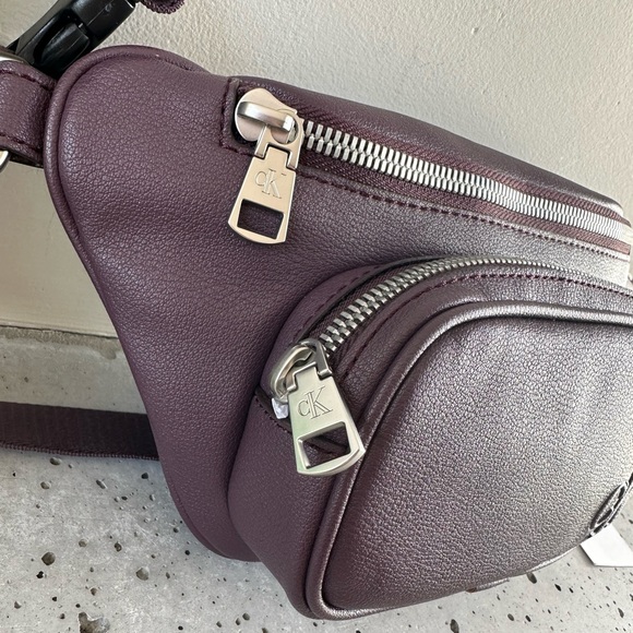 NWT Calvin Klein Ultralight Embossed Logo Belt Bag - Picture 4 of 14